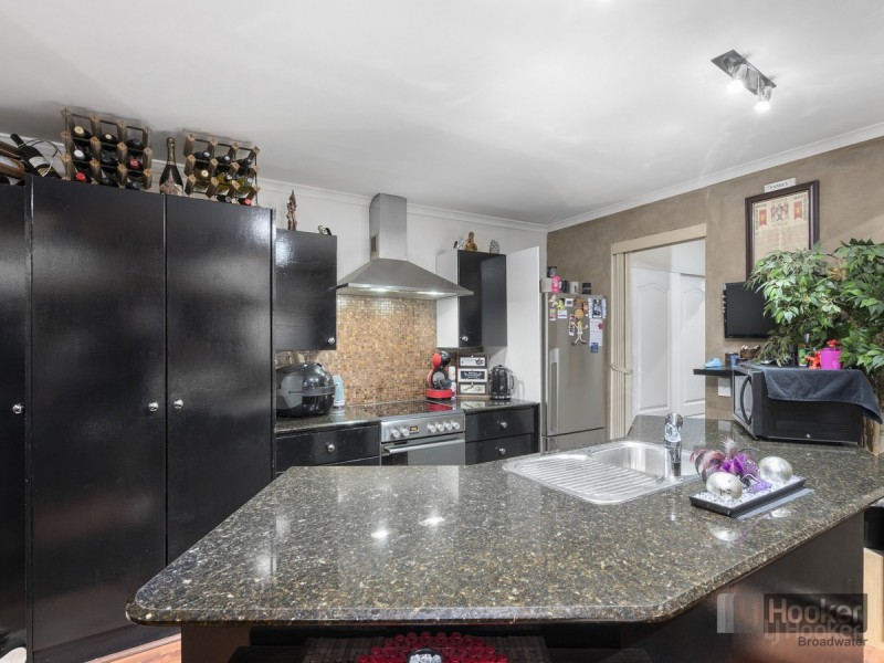 2/277 Government Road, Labrador QLD 4215