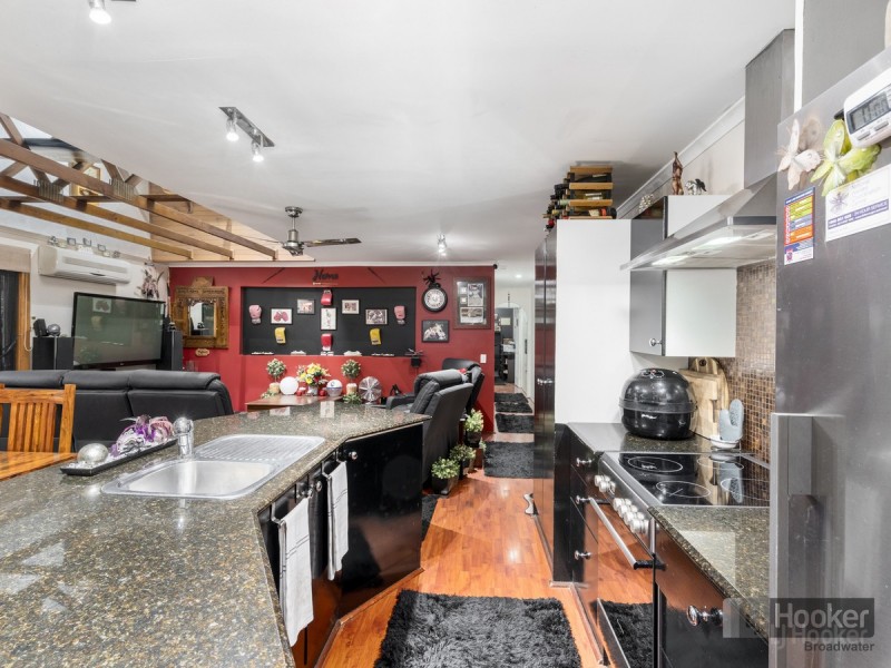 2/277 Government Road, Labrador QLD 4215