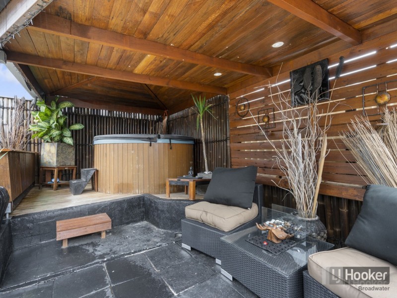 2/277 Government Road, Labrador QLD 4215