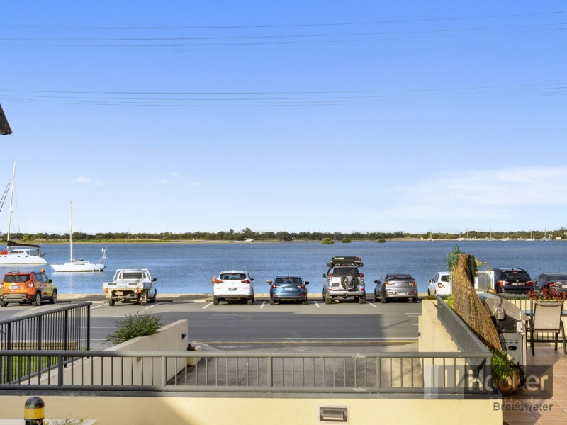 2/274 Marine Parade, Labrador QLD 4215