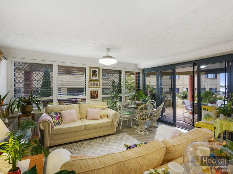 2/274 Marine Parade, Labrador QLD 4215