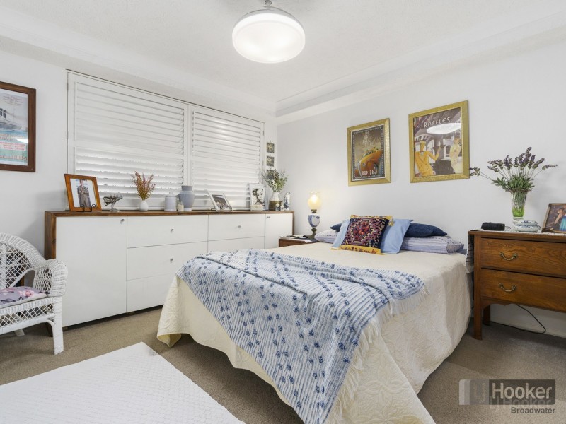 2/274 Marine Parade, Labrador QLD 4215