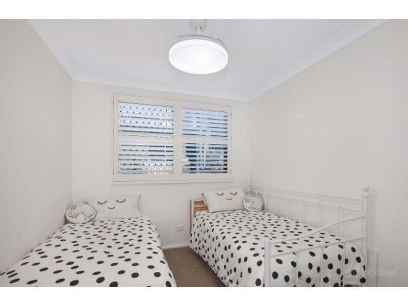 2/274 Marine Parade, Labrador QLD 4215