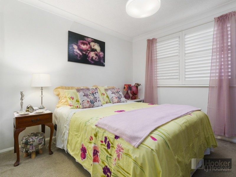 2/274 Marine Parade, Labrador QLD 4215