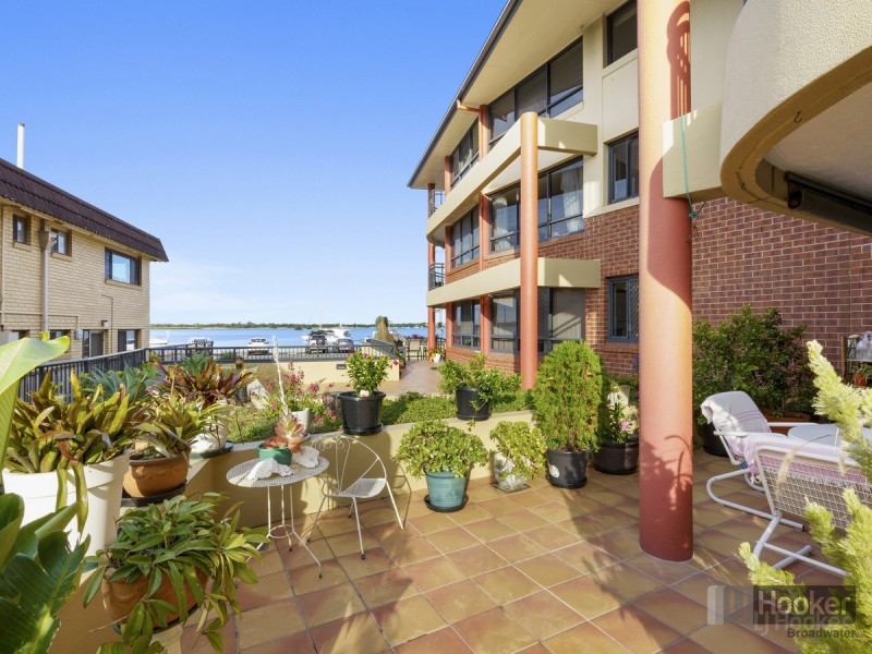 2/274 Marine Parade, Labrador QLD 4215