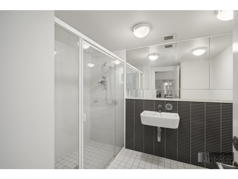 316/64 Sickle Avenue, Hope Island QLD 4212