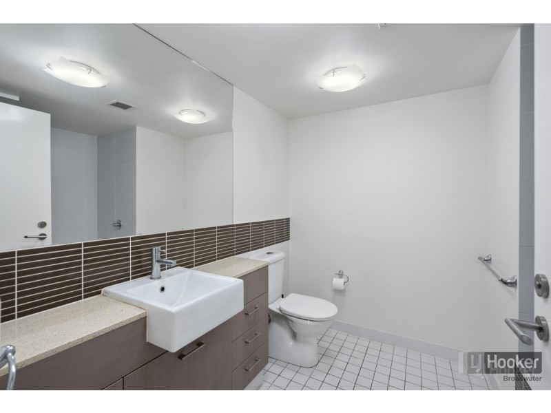 316/64 Sickle Avenue, Hope Island QLD 4212