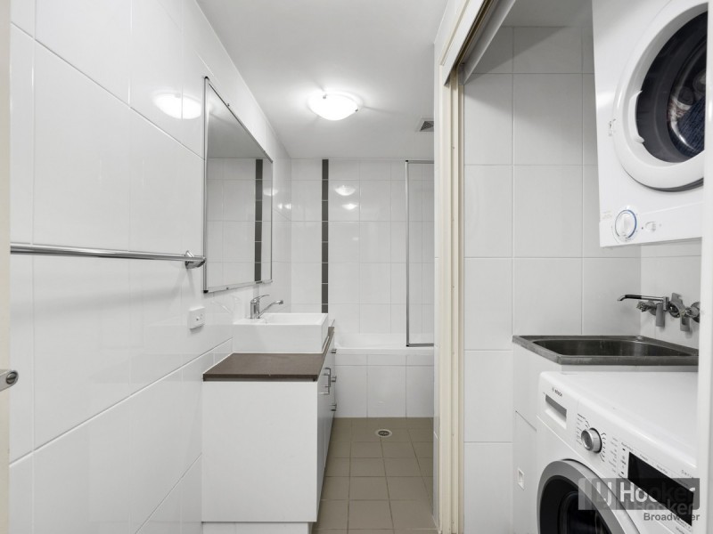 8/8-12 Proud Street, Labrador QLD 4215