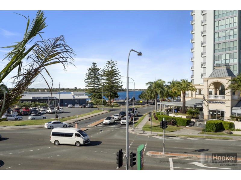 10/2 Broad Street, Labrador QLD 4215