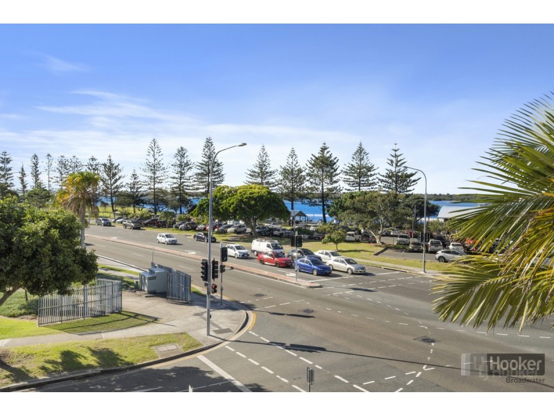 10/2 Broad Street, Labrador QLD 4215