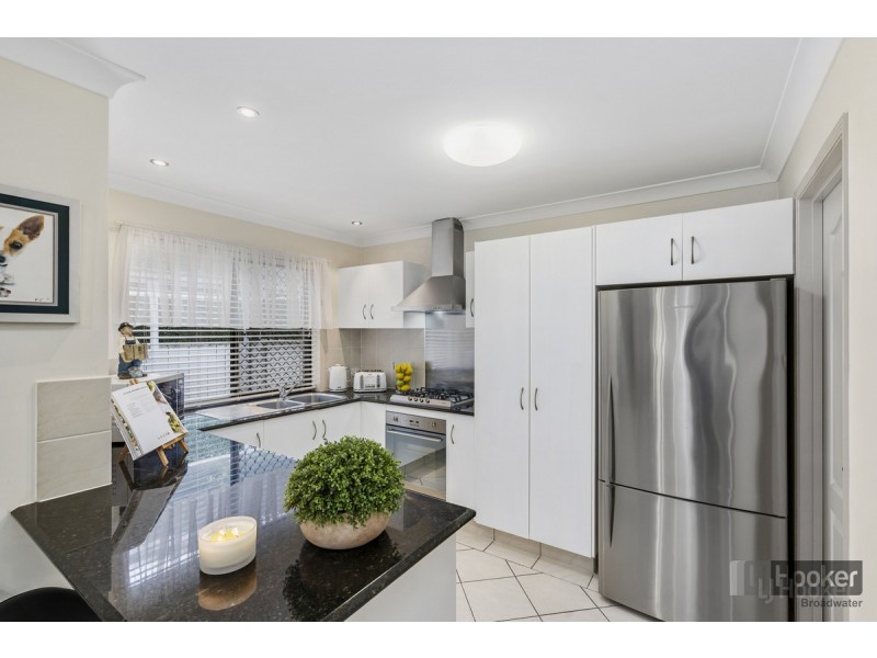 2/68 Broad Street, Labrador QLD 4215