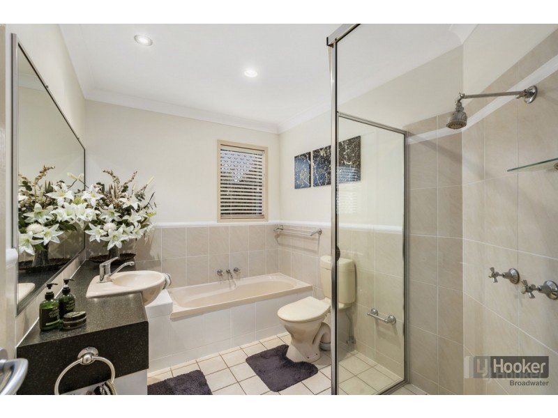 2/68 Broad Street, Labrador QLD 4215