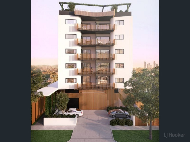 135 Eugaree Street, Southport QLD 4215