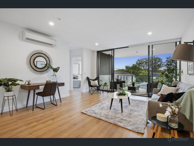 135 Eugaree Street, Southport QLD 4215