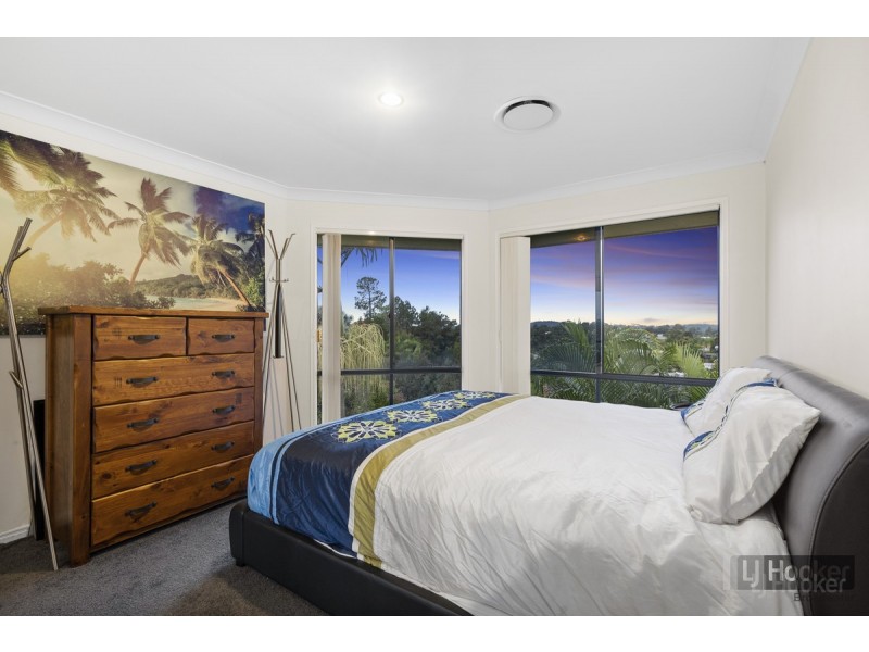 14 Clipperton Chase, Pacific Pines QLD 4211