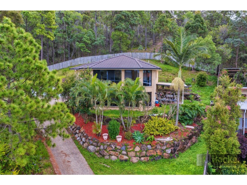 14 Clipperton Chase, Pacific Pines QLD 4211