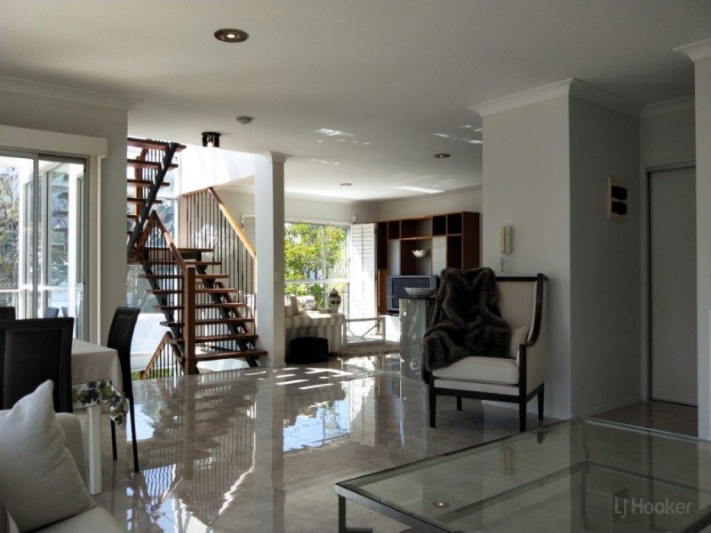 1/20 Madang Cr, Runaway Bay QLD 4216