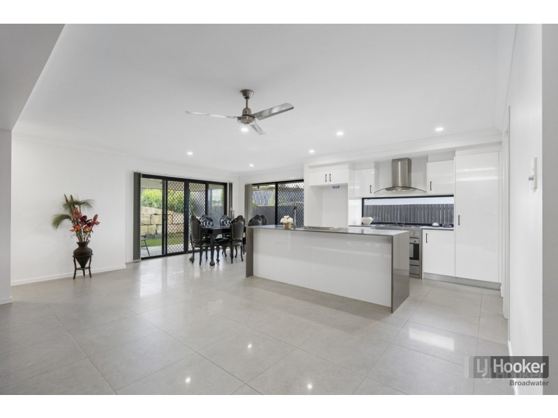 37 Kookaburra Circuit, Maudsland QLD 4210