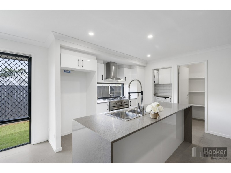 37 Kookaburra Circuit, Maudsland QLD 4210