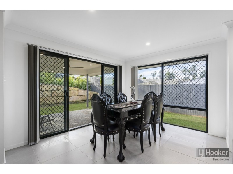 37 Kookaburra Circuit, Maudsland QLD 4210