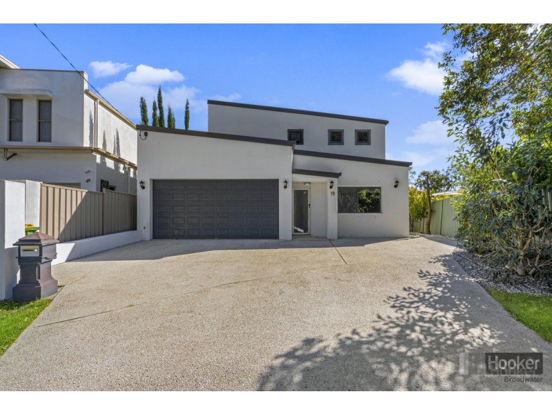 19 Perry Place, Biggera Waters QLD 4216