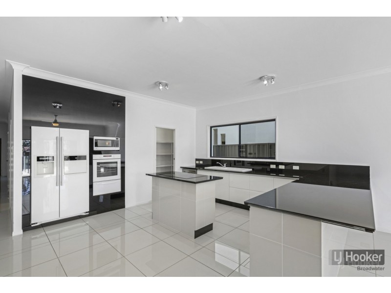19 Perry Place, Biggera Waters QLD 4216