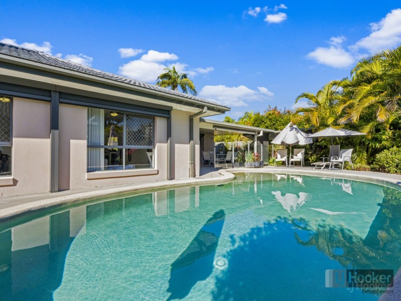 22 Ballybunyon Crescent, Hope Island QLD 4212