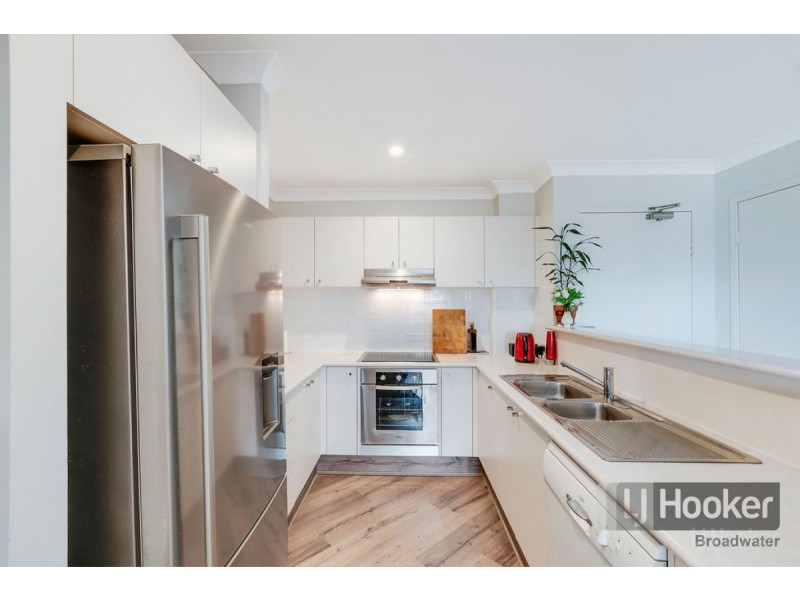 11/9 Errol Avenue, Paradise Point QLD 4216