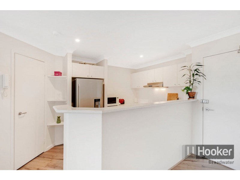 11/9 Errol Avenue, Paradise Point QLD 4216
