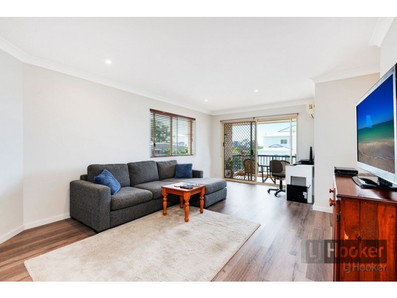 11/9 Errol Avenue, Paradise Point QLD 4216