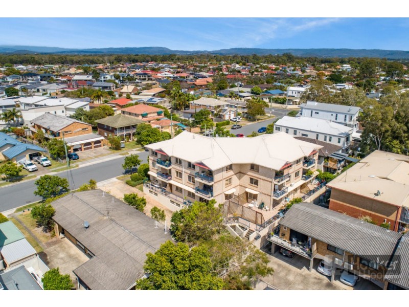 11/9 Errol Avenue, Paradise Point QLD 4216