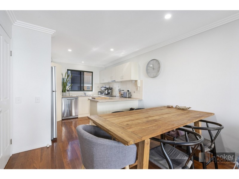 6/3-5 Bradford Street, Labrador QLD 4215