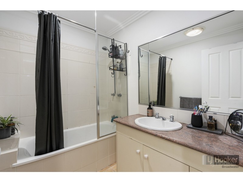 6/3-5 Bradford Street, Labrador QLD 4215