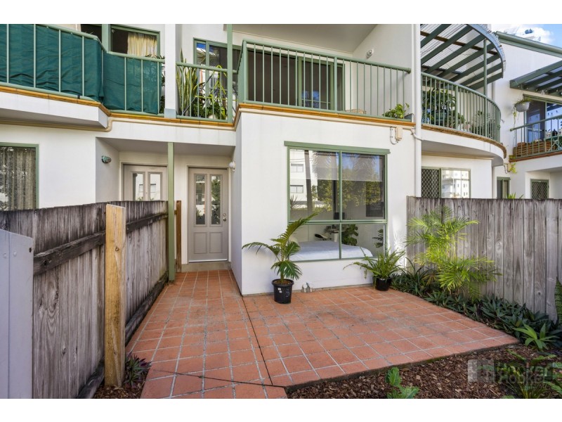 6/3-5 Bradford Street, Labrador QLD 4215