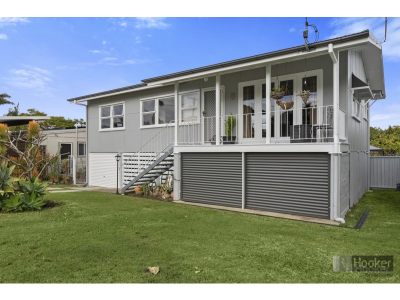 12 Horder Avenue, Labrador QLD 4215