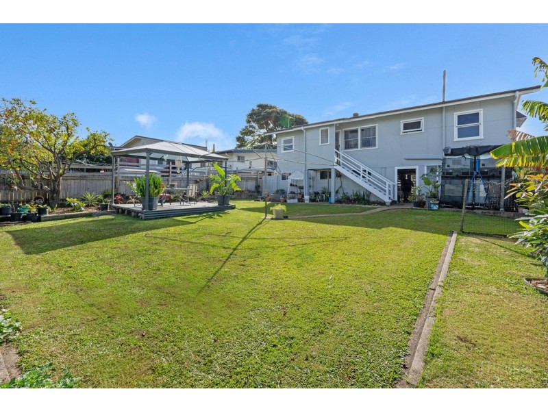 12 Horder Avenue, Labrador QLD 4215