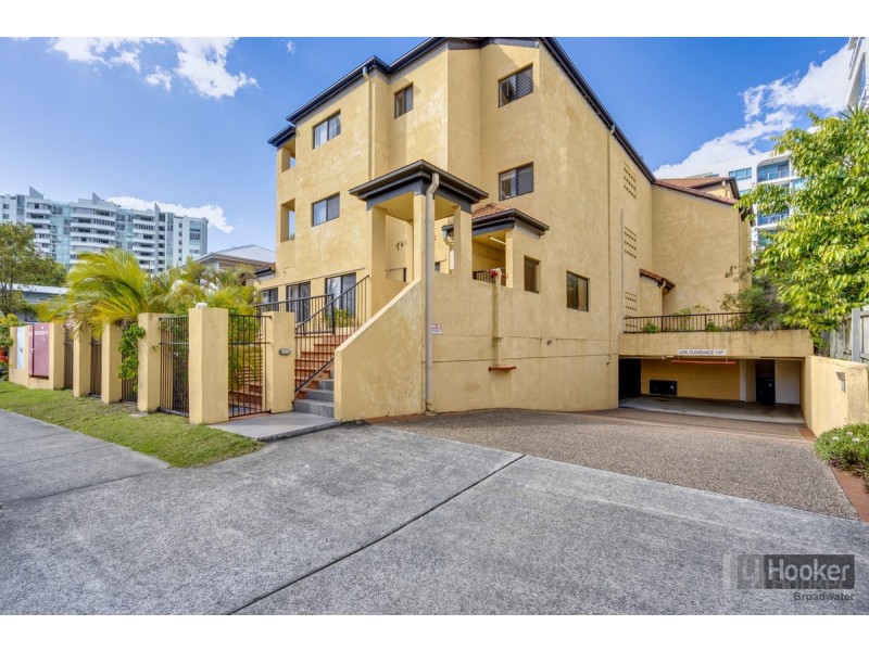 10/143 Frank Street, Labrador QLD 4215