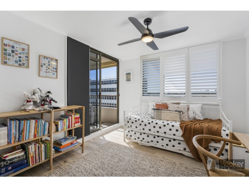 21/77 Brighton Parade, Southport QLD 4215