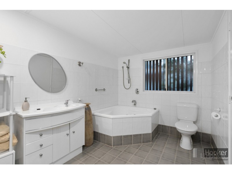 72 Bayview Street, Runaway Bay QLD 4216