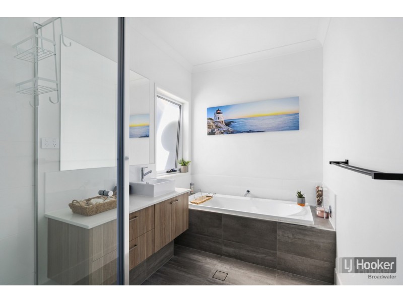 1/30 Kookaburra Circuit, Maudsland QLD 4210