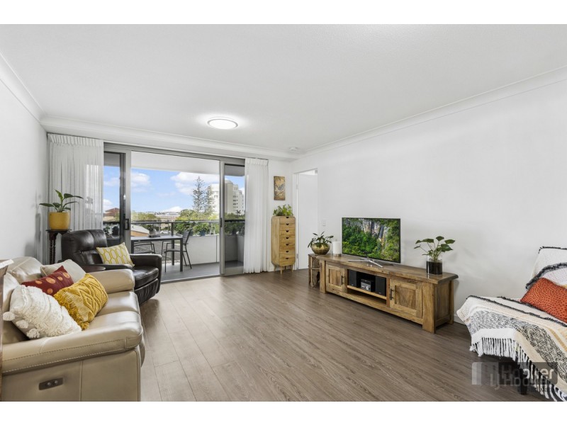 11/14-16 Bright Avenue, Labrador QLD 4215