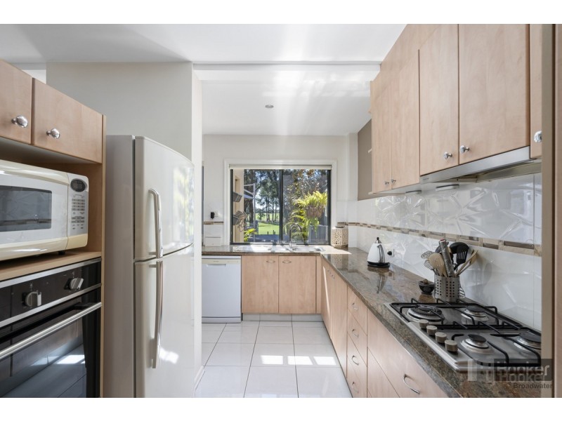 39 Ballybunyon Crescent, Hope Island QLD 4212