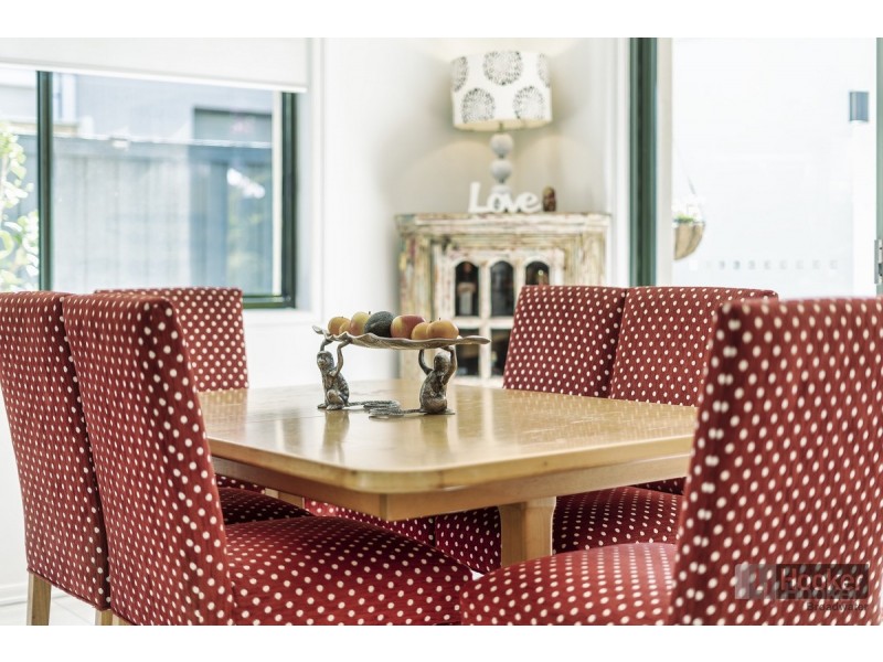 39 Ballybunyon Crescent, Hope Island QLD 4212