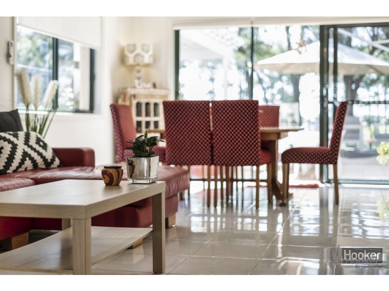 39 Ballybunyon Crescent, Hope Island QLD 4212