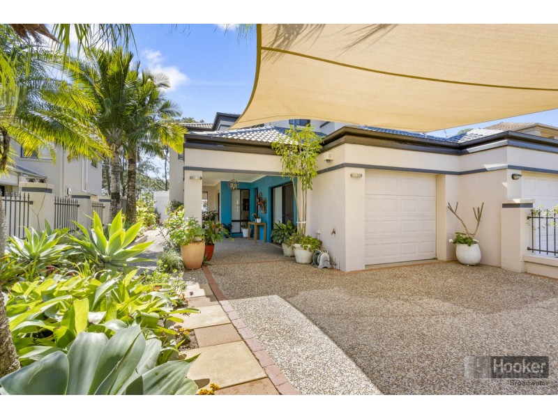 39 Ballybunyon Crescent, Hope Island QLD 4212