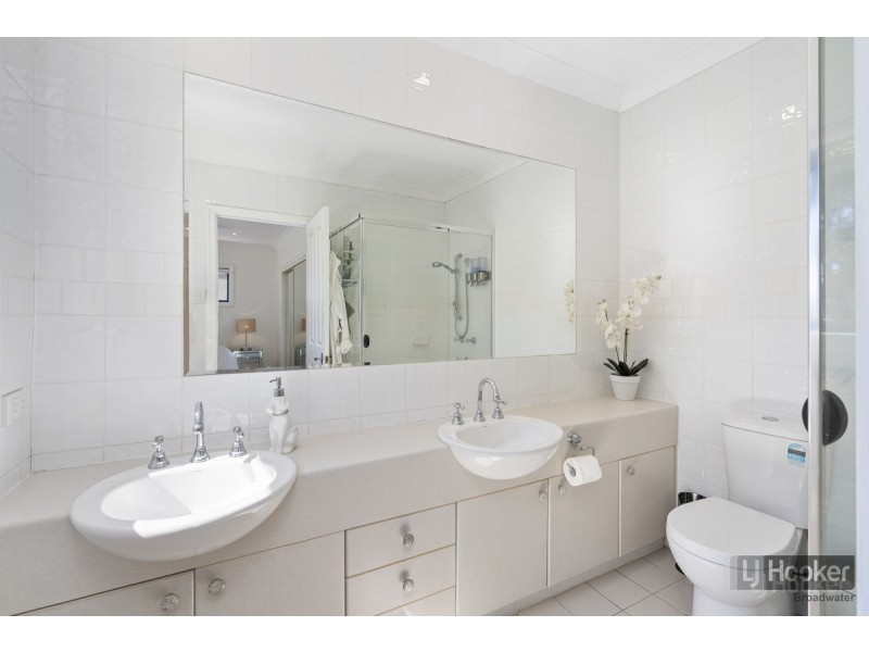 39 Ballybunyon Crescent, Hope Island QLD 4212