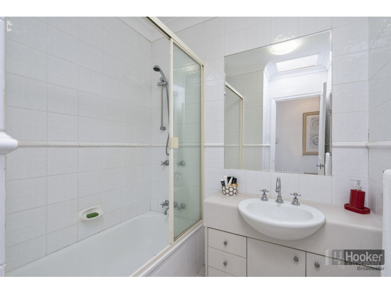 39 Ballybunyon Crescent, Hope Island QLD 4212