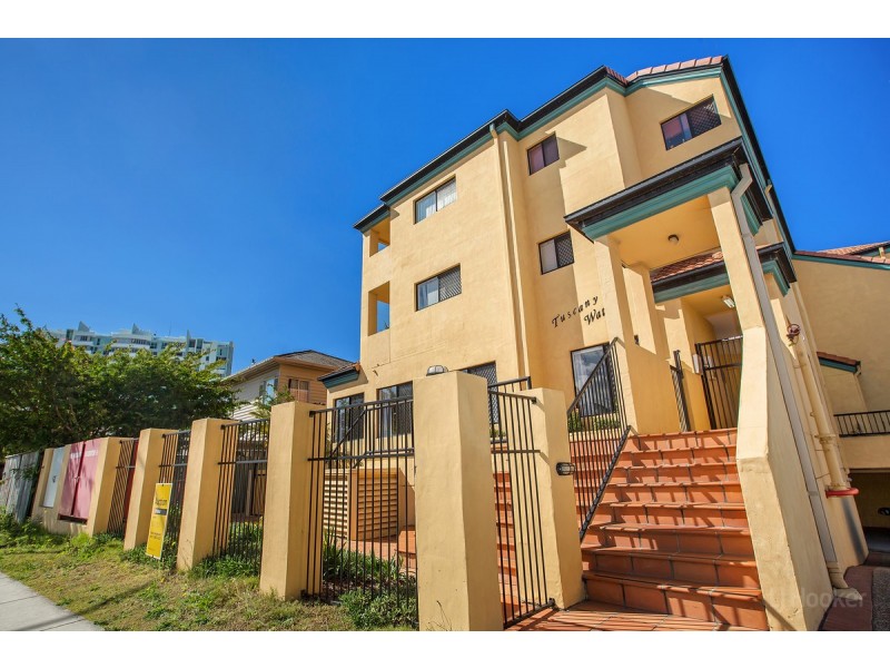 4/143 Frank Street, Labrador QLD 4215