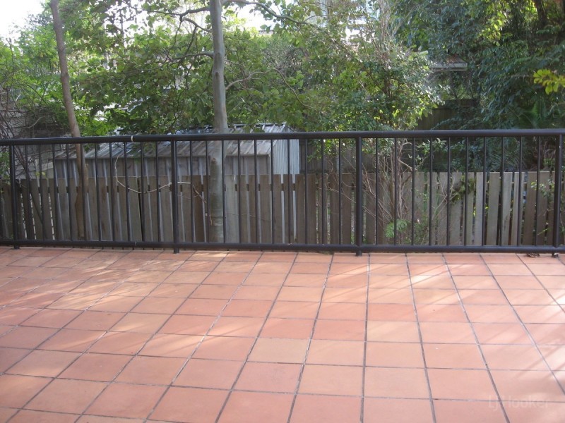 4/143 Frank Street, Labrador QLD 4215