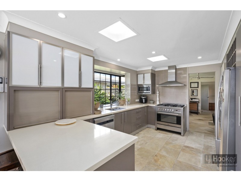 343 Bayview Street, Hollywell QLD 4216